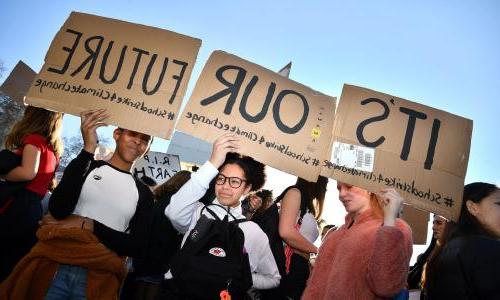 Children holding signs in support of the climate strike